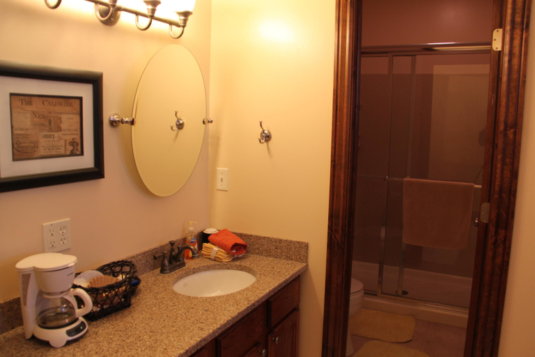 Bathroom 3, Caldwell Messenger Suites, Sumner