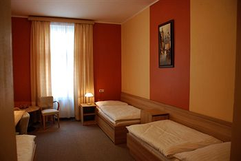 Others 4, Hotel D'angelo, Praha 5
