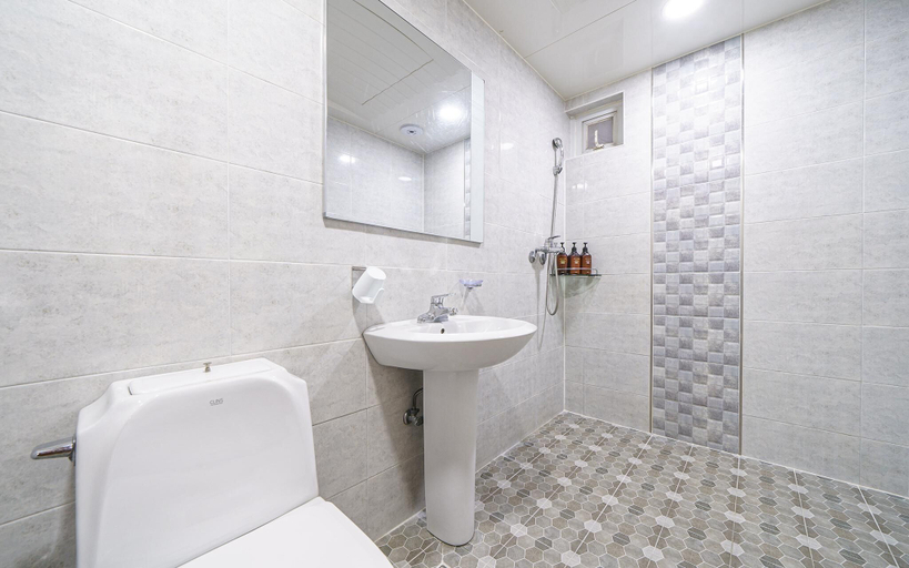 Bathroom 5, Busan Oncheonjang Victoria, Dongnae