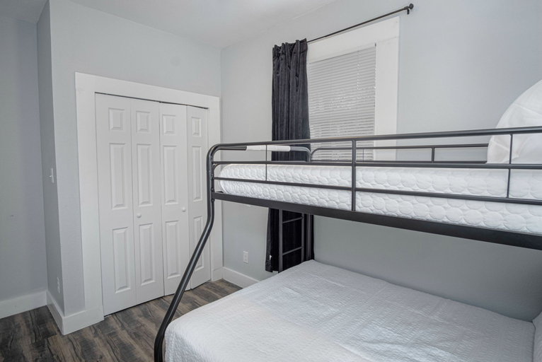 Others 4, Impressive Cozy Historic 3BR Apt 101 Near Downtown, Bexar