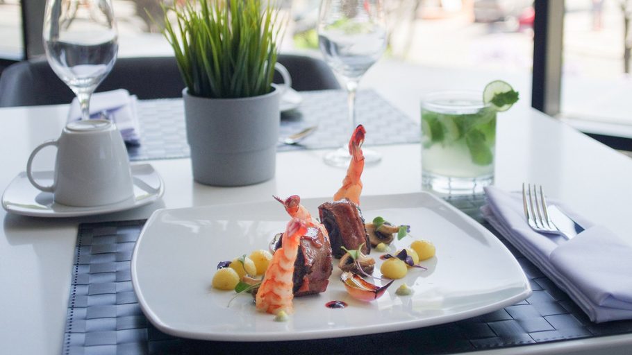 Food & Drinks, Quartz Care Hotel & Spa Tijuana, Tijuana