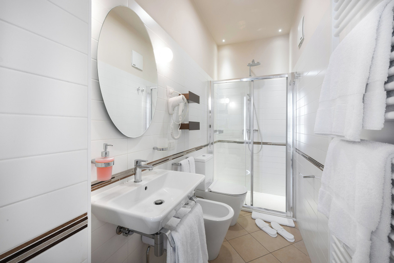Bathroom 3, Hotel Palazzo Borghini, Florence