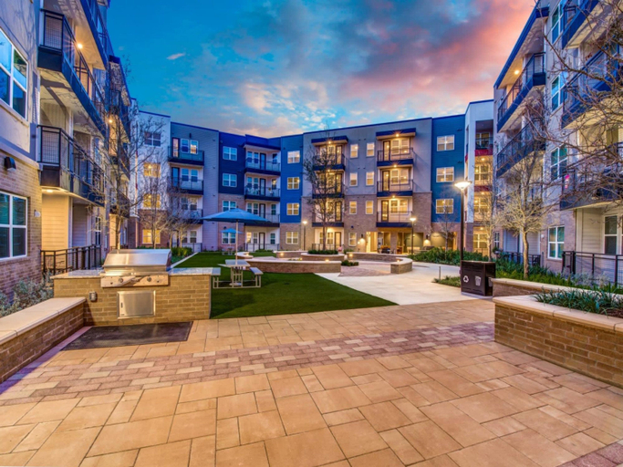 Others 2, Elegant 1BR King Suite Close to DT w Fast Wifi, Travis