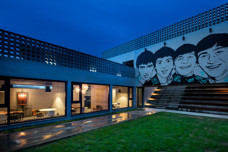 Exterior & Views