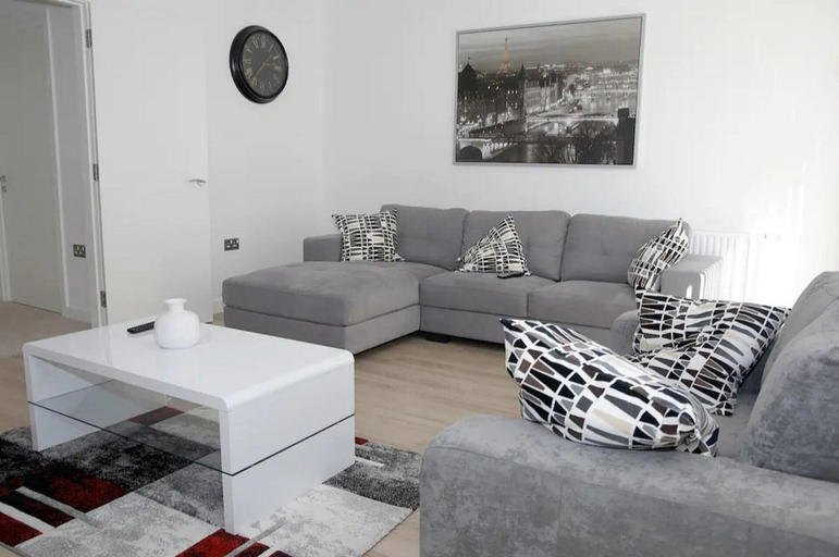 Living area, Near Dlr Station-family-sleeps 4-pets-parking, London