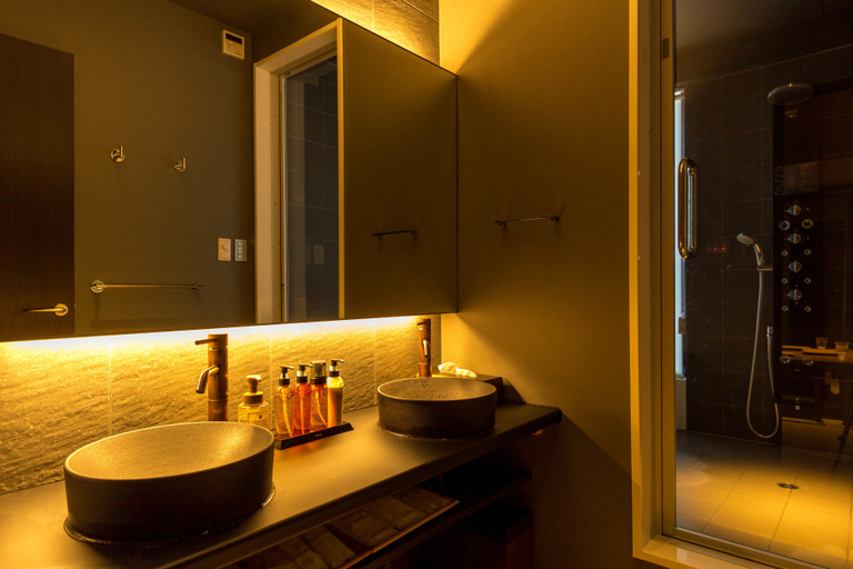 Bathroom 2, KONJAKUSO Osaka Dotonbori "SHOSHI" ”GŌYAKUYA"SPA Stay, Osaka