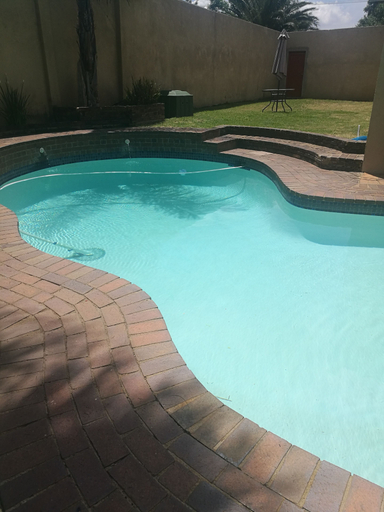 Sport & Beauty, Naisar Sparkling White Apartment, Ekurhuleni