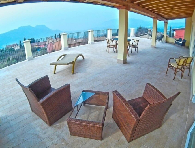 Others 3, Villa Benvenuto, Verona