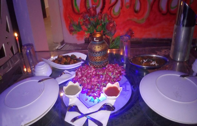 Food & Drinks 5, Goroomgo Rajput Charbagh Lucknow Near Railway Station, Lucknow