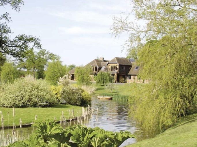 Others 5, Northlands Farm & Lakes, West Sussex