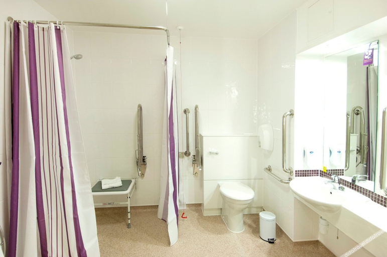 Bathroom 5, Coventry South (A45), Warwickshire