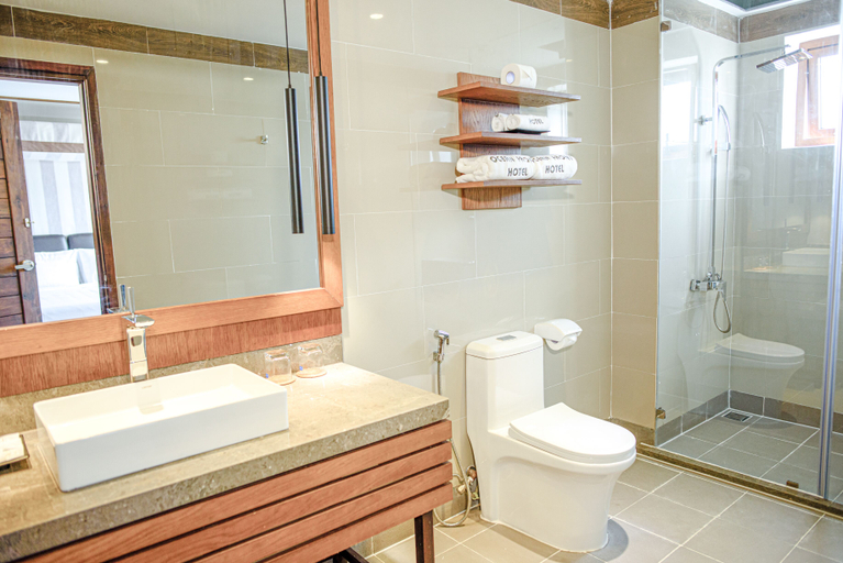 Bathroom 5, HA Ocean Front Hotel and Apartment, Da Nang