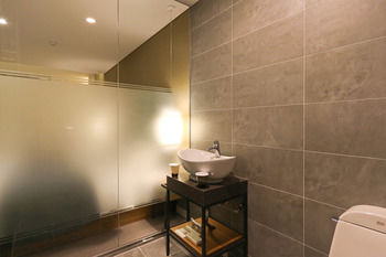 Bathroom 5, Best In City Hotel, Dong