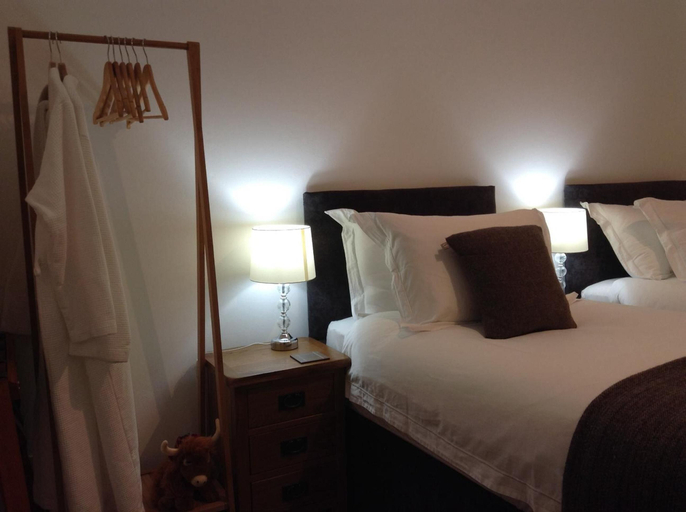 Bedroom 1, Glendale View, Highland