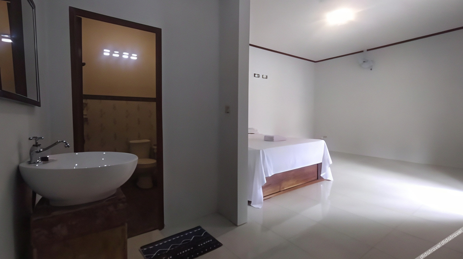 Bathroom 3, Kristal Garden, Lombok
