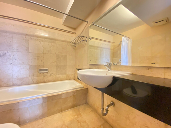 Bathroom 3, Prime & Cozy 3Br at Braga City Walk Apartment, Bandung