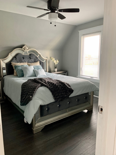 Bedroom 2, The Oakwood Cottage - With Yard & Parking, Niagara