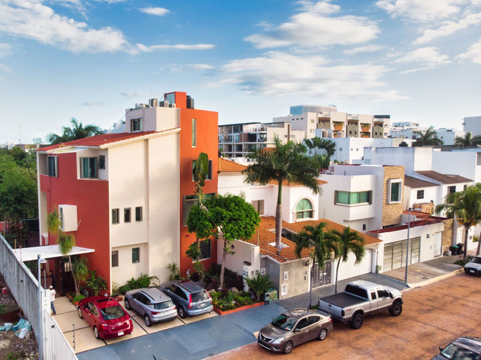 Exterior & Views
