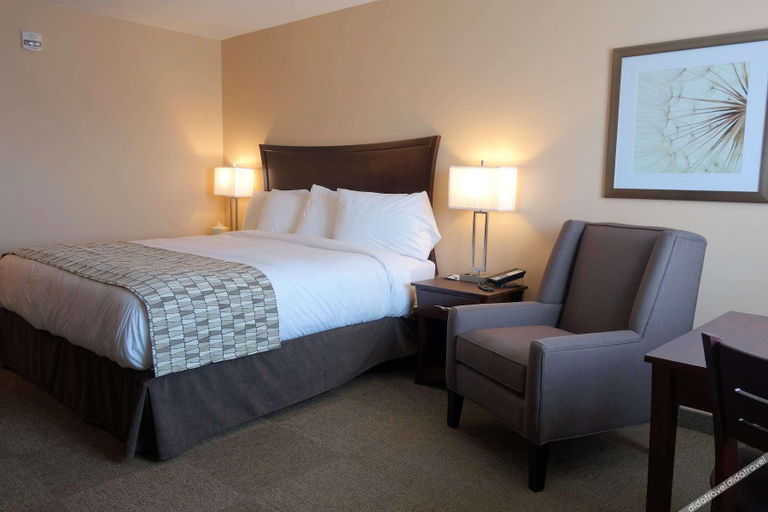 Bedroom 3, Travelodge by Wyndham Pincher Creek, Division No. 3