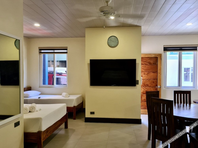Bedroom 2, Den Den Guesthouse, Basco