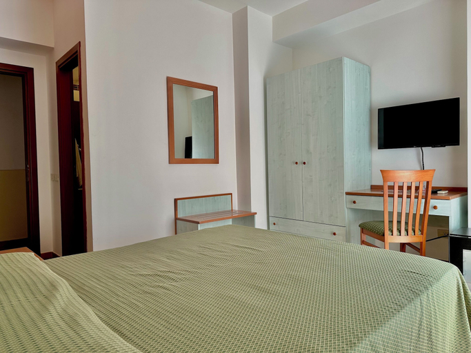 Bedroom 3, Hotel Soleado, Messina