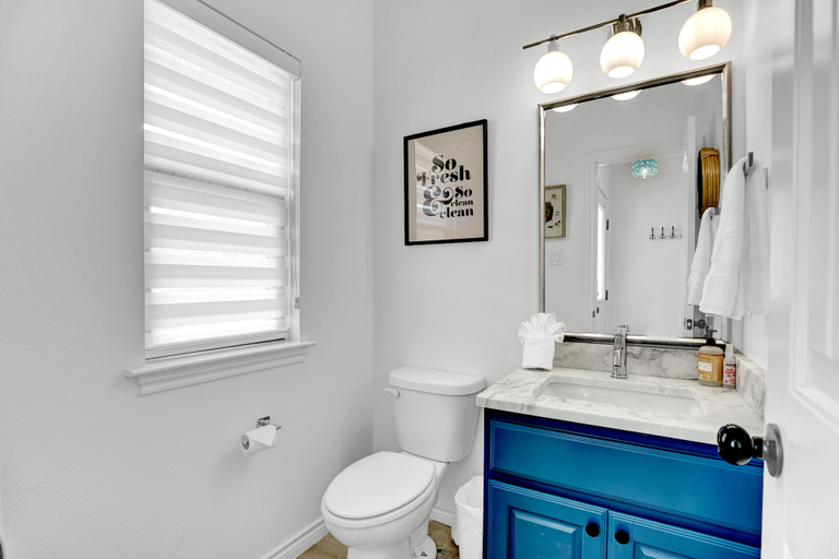 Bathroom 5, Luxury Modern Home With Hot tub Deck & Firepit!, Gillespie