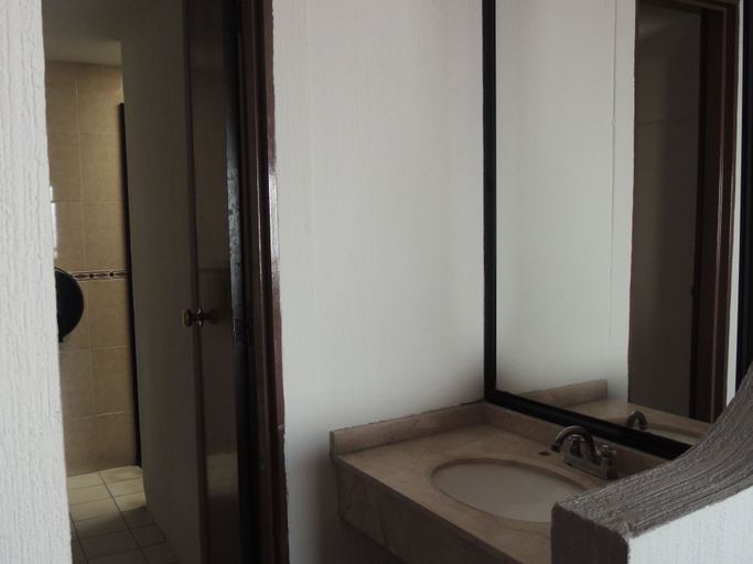 Bathroom 3, Hotel Kyoto, Puebla
