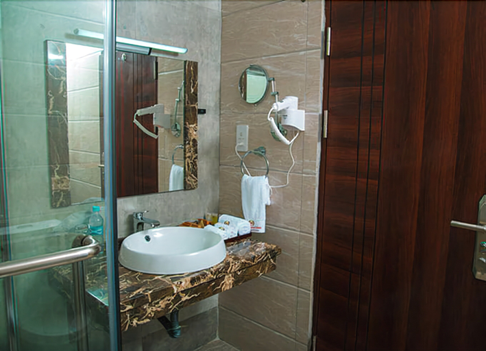 Bathroom 4, Tiffany Diamond Hotels, Ilala