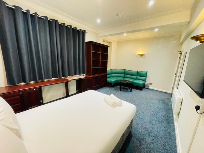 Bedroom 5, TCH Lodge, Bolton