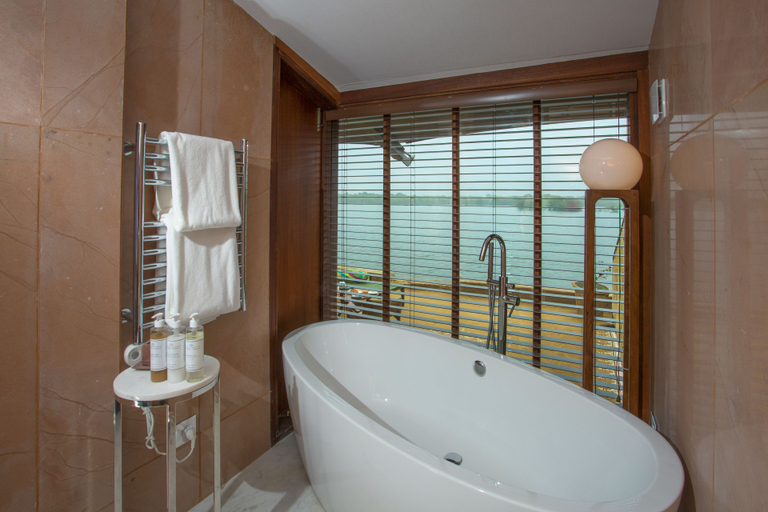 Bathroom 5, RAAS Chhatrasagar, Pali