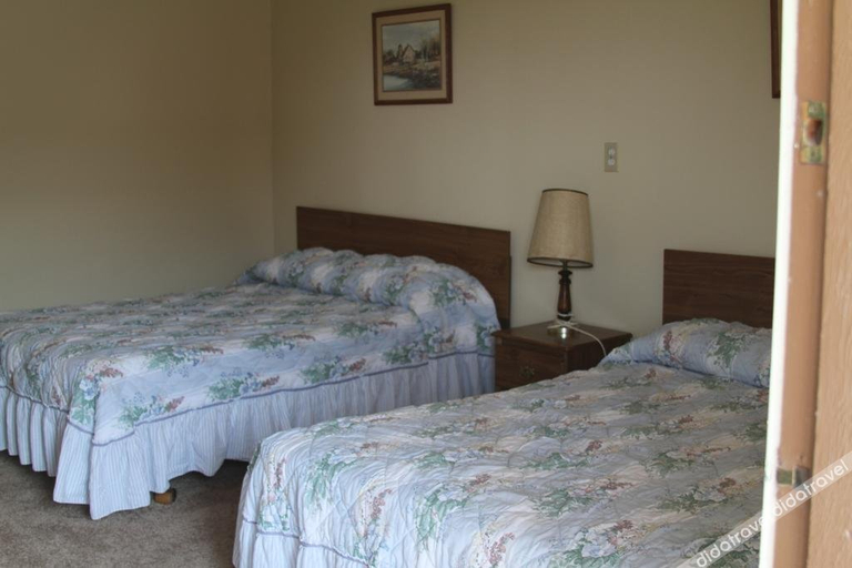 Bedroom 2, Badlands Hotel & Campground, Jackson