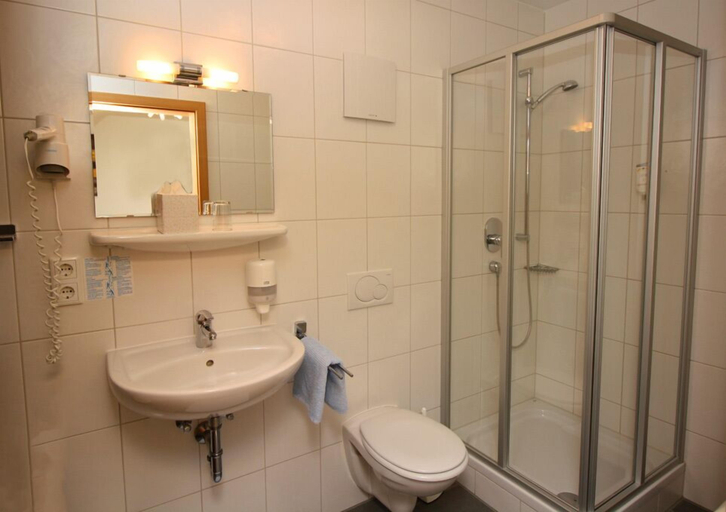 Bathroom 3, Hotel Landgasthof Euringer, Pfaffenhofen an der Ilm