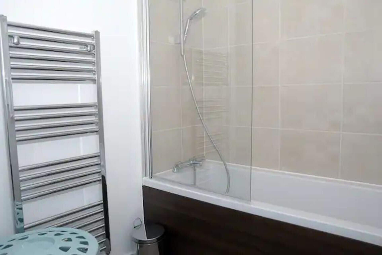 Bathroom 3, Near Dlr Station-family-sleeps 4-pets-parking, London
