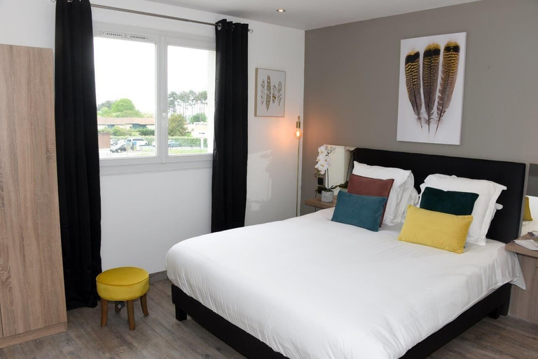 Bedroom 3, Home Place, Gironde