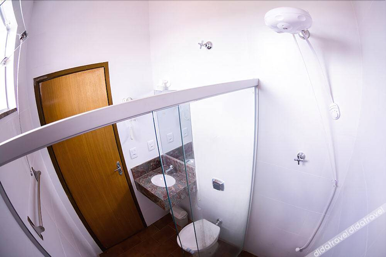 Bathroom 4, Pouso Novo, Matão