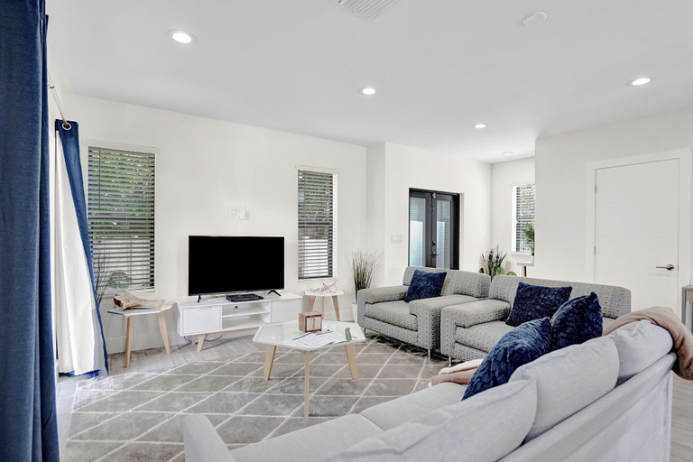 Others 4, The Zen Suites, Broward
