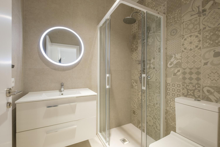 Bathroom, Room close to City Centre, Valencia