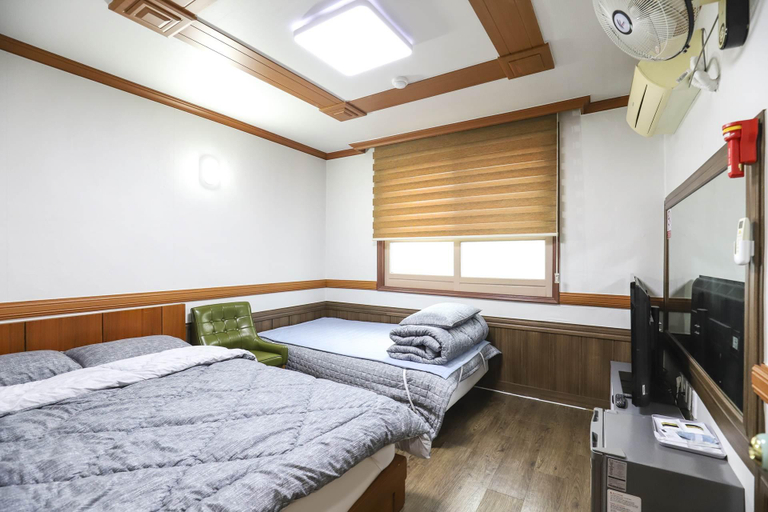 Bedroom 2, Daecheon Beach Resortel, Boryeong