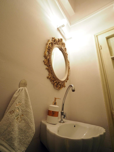 Bathroom 2, Chateau Leconte, Central Macedonia