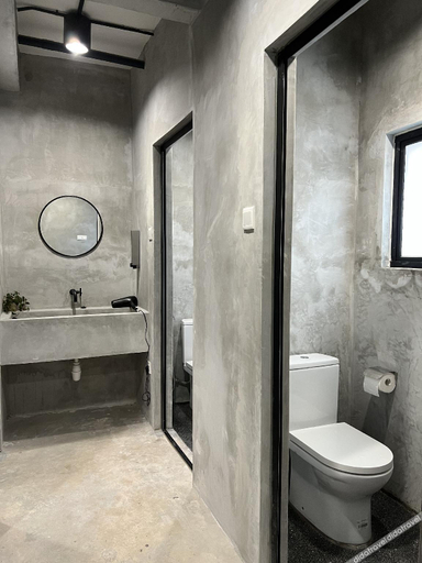 Bathroom 4, The Freedom Club Hostel KL, Kuala Lumpur