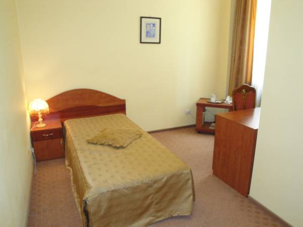 Others 3, Amphitryon Hotel, Municipiul Bucuresti