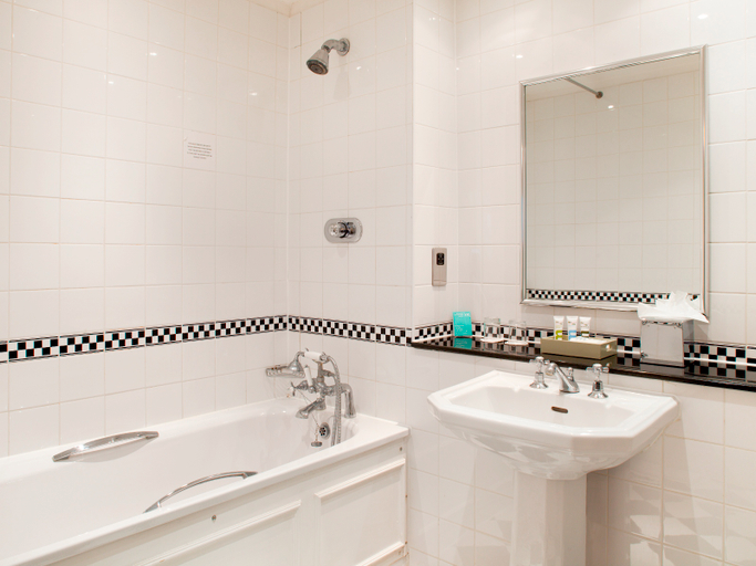 Bathroom 4, The White Horse, Surrey