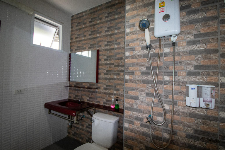 Bathroom, The Hope Apartment, Ban Chang