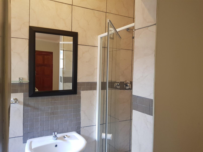 Bathroom 3, Belle Vue Bed and Breakfast, Chris Hani