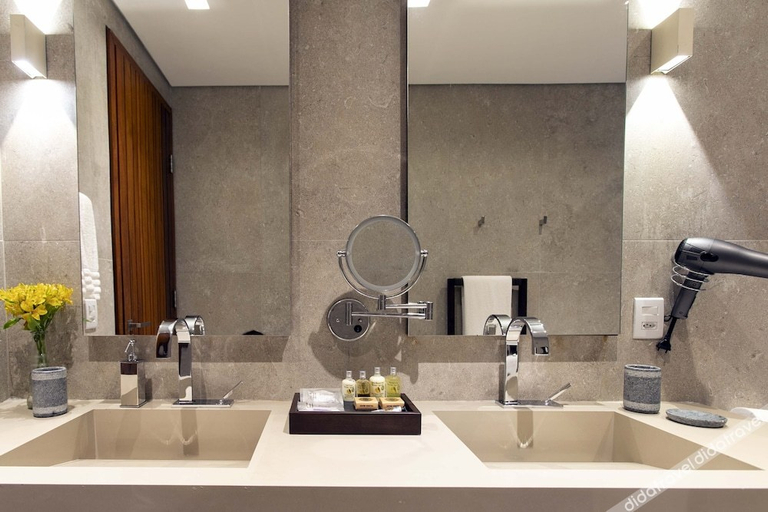 Bathroom 4, Kûara Hotel, Porto Seguro