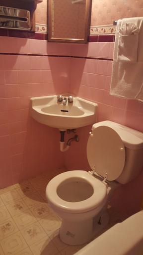 Bathroom 3, Hub City Inn, Lincoln