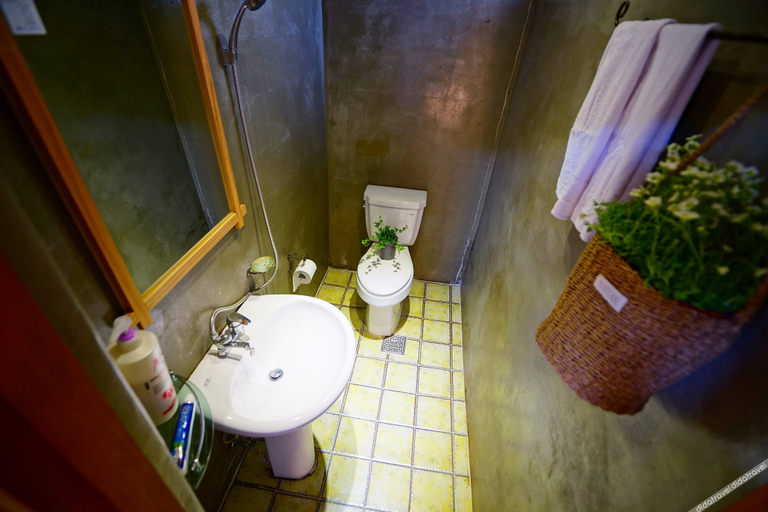 Bathroom 3, Jeonju Dwaejikkum Hanok, Jeonju