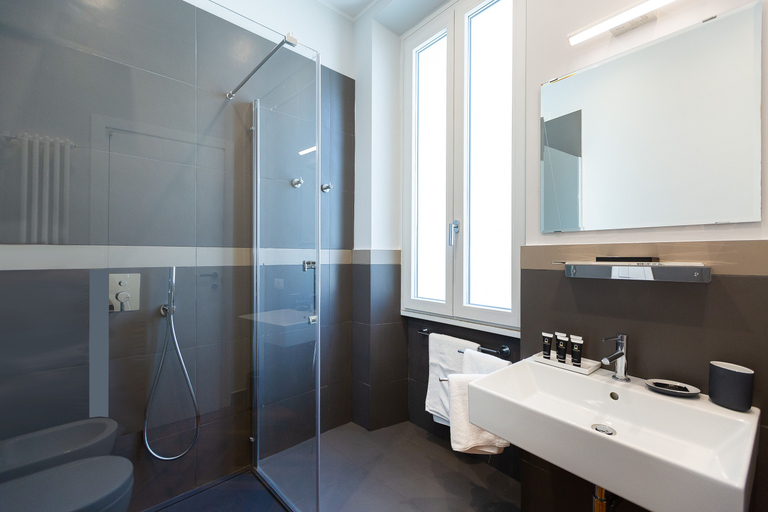 Bathroom 5, Amazing Vittoriano, Rome