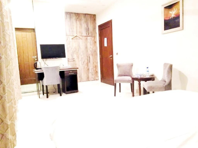 Others 5, Jade Dragon Hotel, Lahore