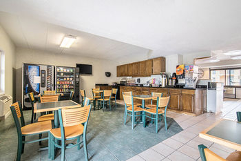 Restaurant 5, Home2 Suites by Hilton Danvers, Essex